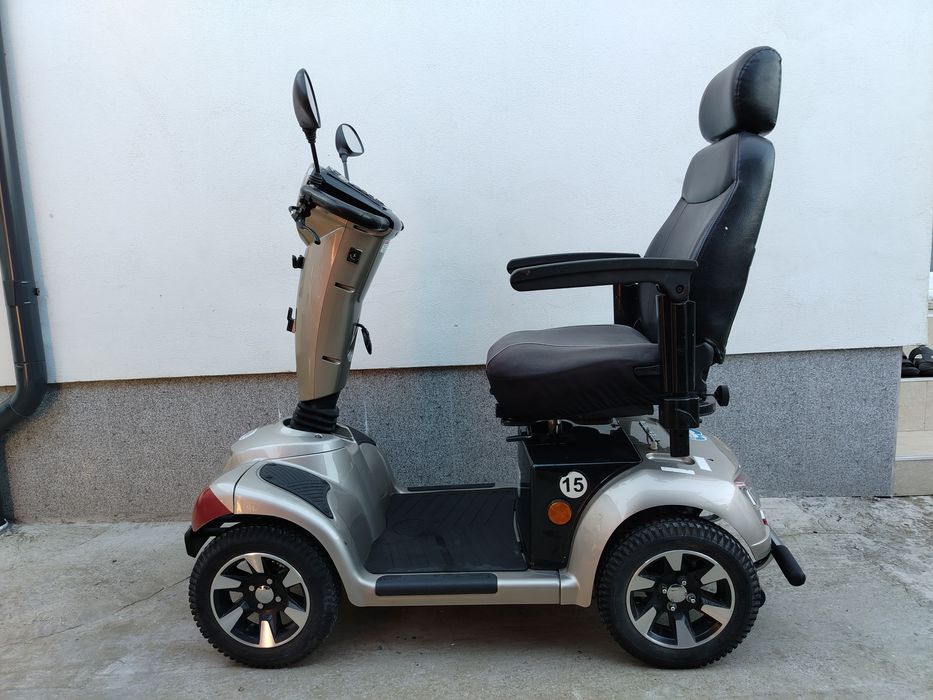 Cărucior scuter electric persoane cu dizabilități