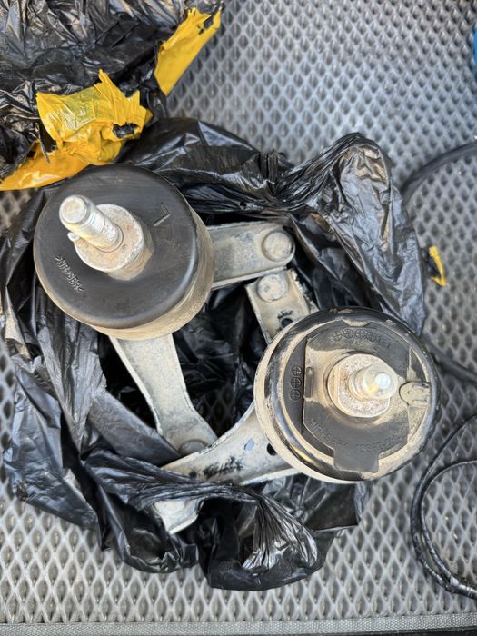 Подушка Камри 40 левый и правый