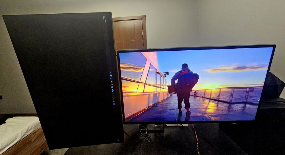 СПЕШНО!!!2 геймърски монитора и стойка