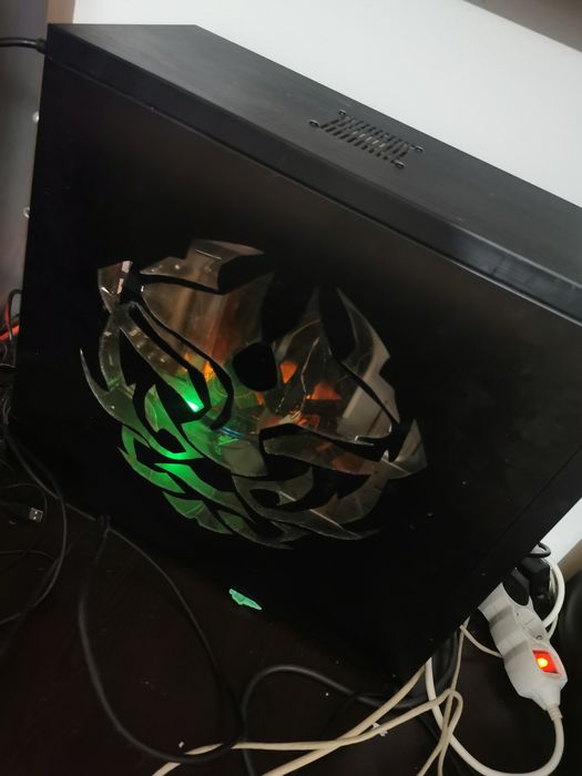 Vând 2 unități PC