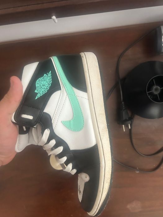 jordan 1 mid marime 42