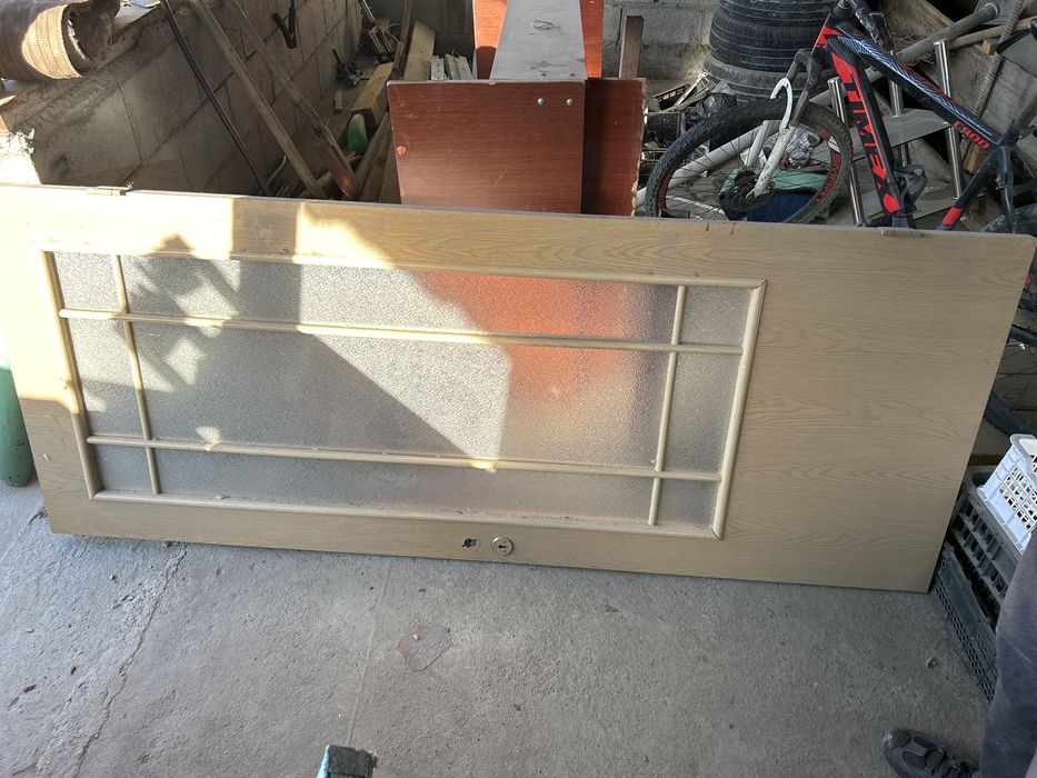 Двери,4 штуки б/у по дешовой цене оптом или штучно