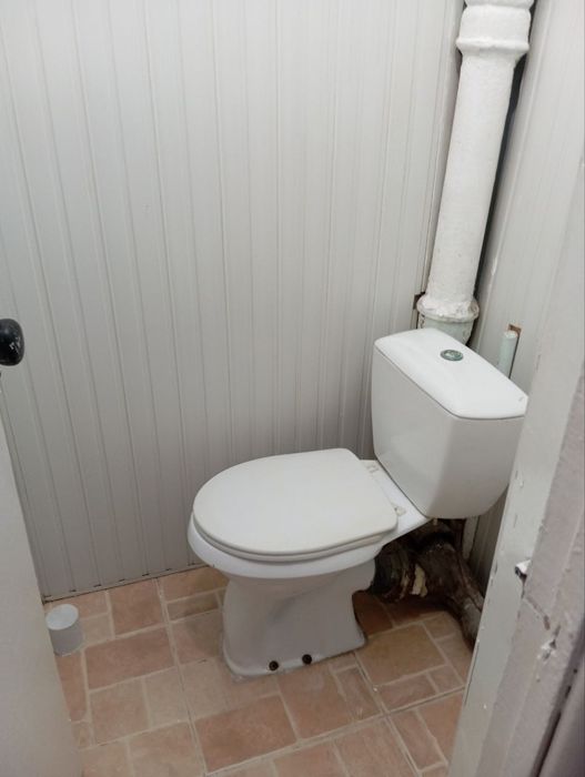 Qarshi markazida 64m/k, 2 xonali uy sotiladi.