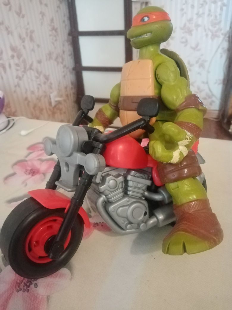 Игрушка Черепашка Ниндзя и мотоцикл