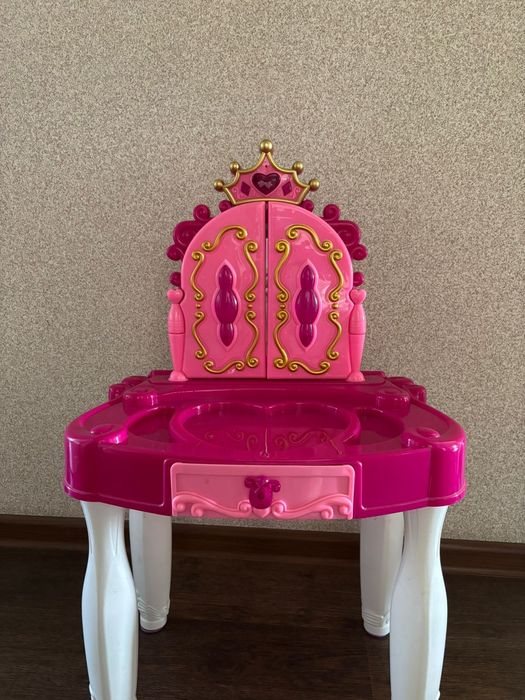 Детский туалетный столик