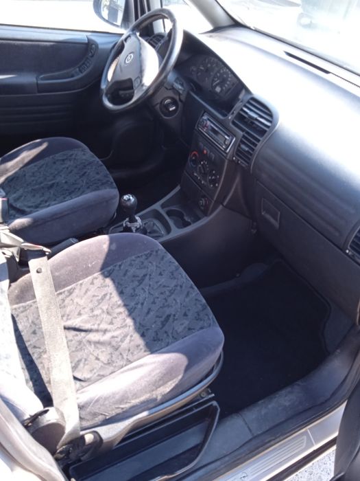 Продавам Опел Зафира 2001 г  20дизел 101кс. На части