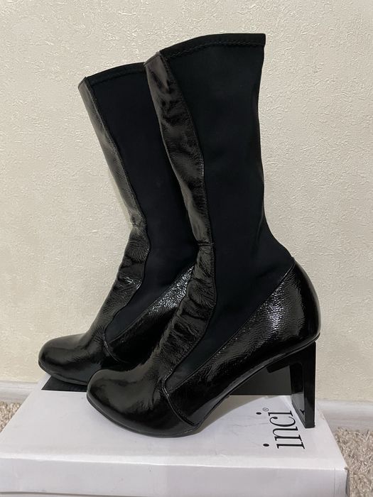 Женская Zara черно-лакированные кожаные каблуки