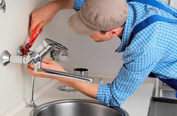 Сантехник услуги сантехника меняем краны, смеситель,унитаз