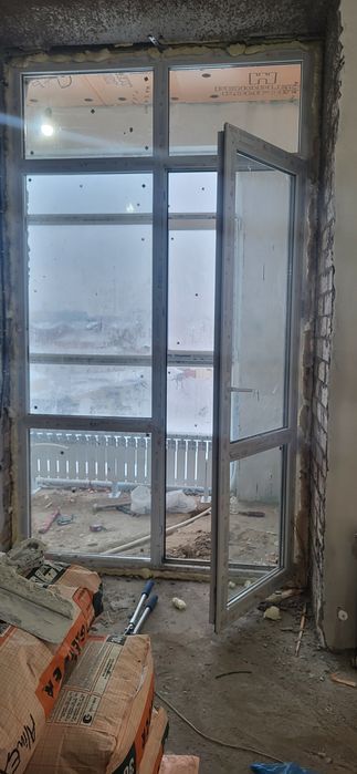Окно пластиковые на выходе балкон