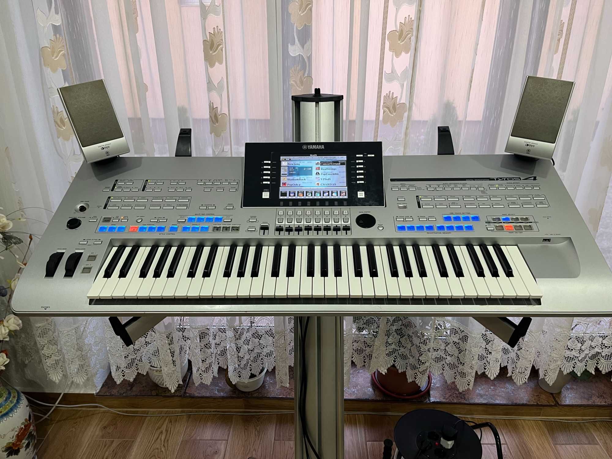 Yamaha Tyros 4 , cu TRS-M01