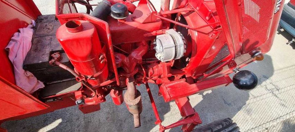 Tractor Mccormick 45 cp cu  remorca aro