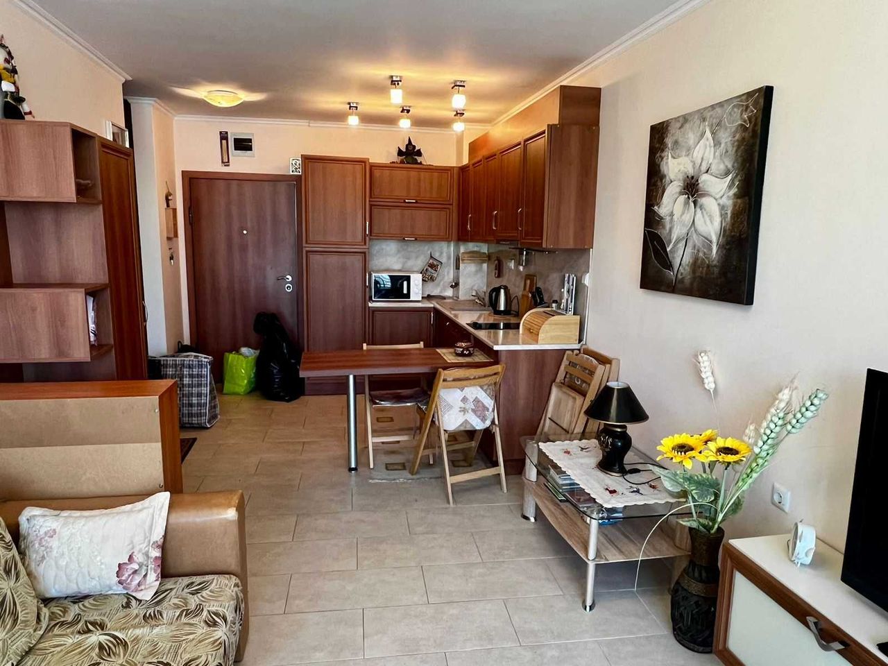 Продава се Двустаен апартамент в к.к. Слънчев бряг - 70 кв.м за 1015 €/кв.м - Снимка #1