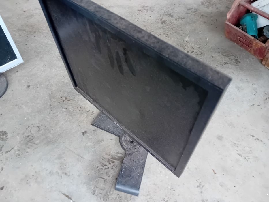 Продавам работещи монитори