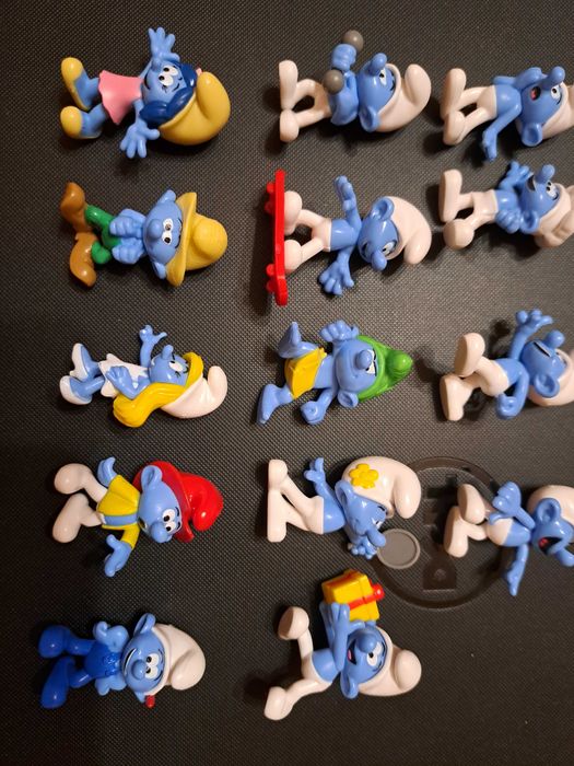 Lot de 18 figurine strumfi