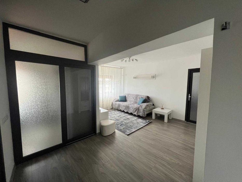 Închiriez apartament ultracentral, 2 camere