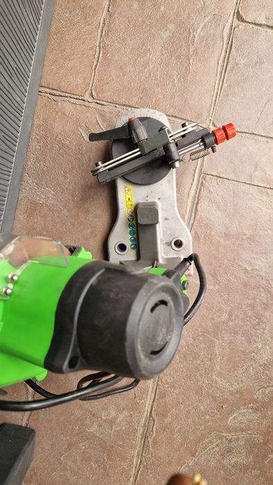 Машина за заточване на вериги