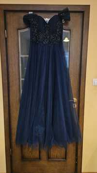 Бална рокля в тъмно син цвят