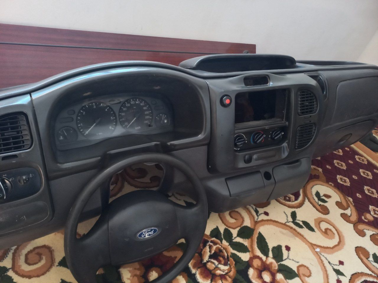 Ford Transit Tapeda