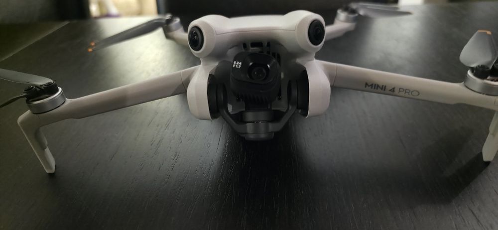 Drona DJI Mini 4 Pro Fly more combo