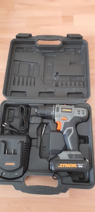 Vând bormasina nouă