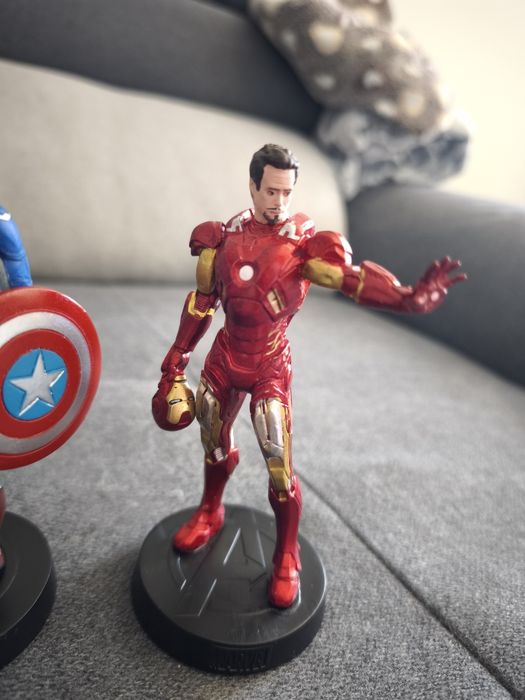 Marvel Movie collection две фигури за 20 лв.