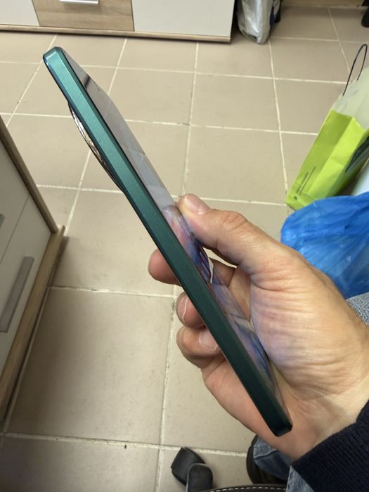 Huawei Nova 12i 8+3/128gb - отличен