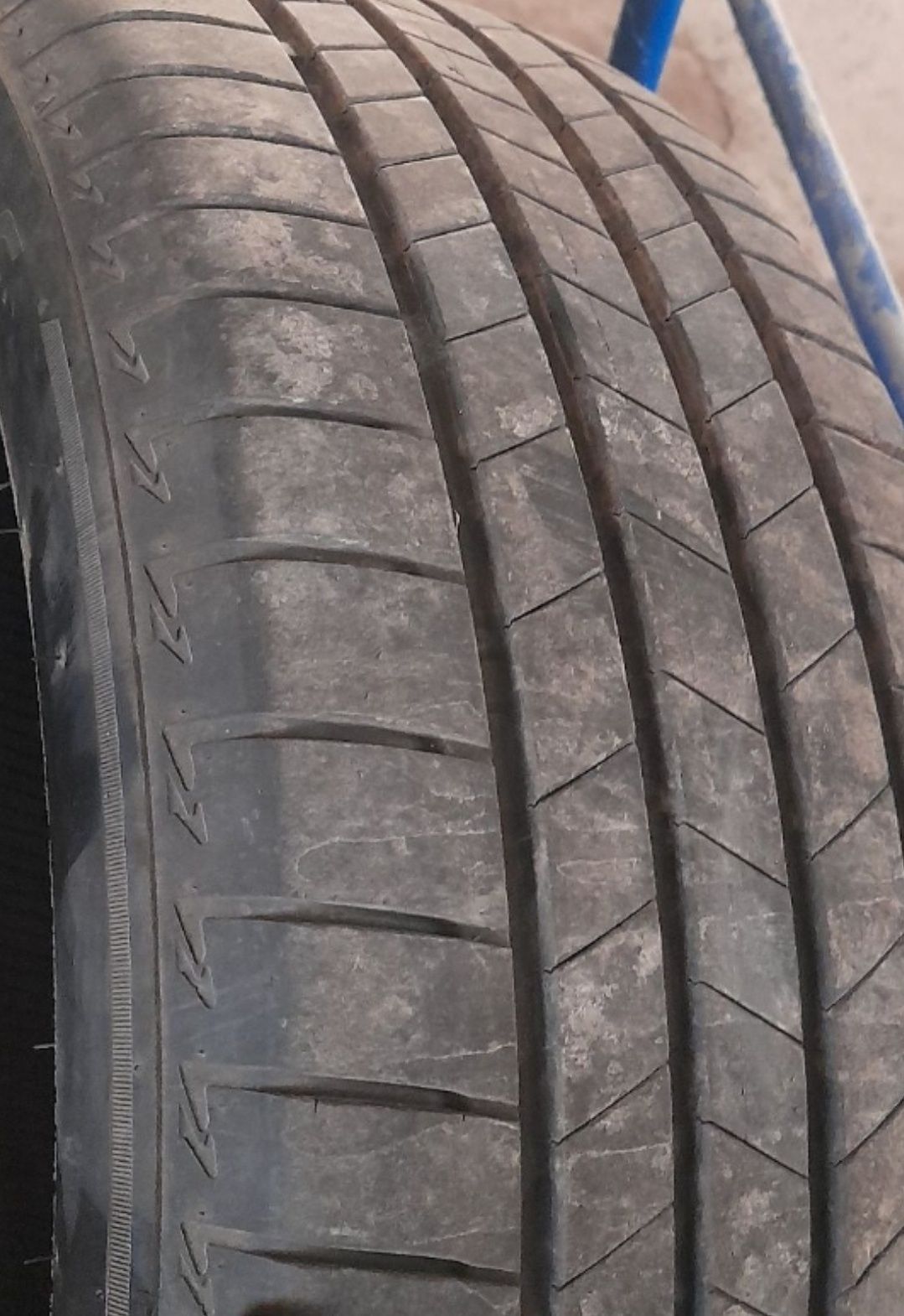 Brigestone turanza 215 55 R17  новый