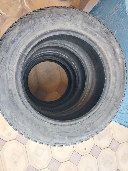 Продается  зимние  шины  б/у. Размер  185, 65, 15