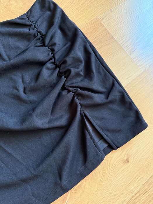 Официална черна пола с цепка