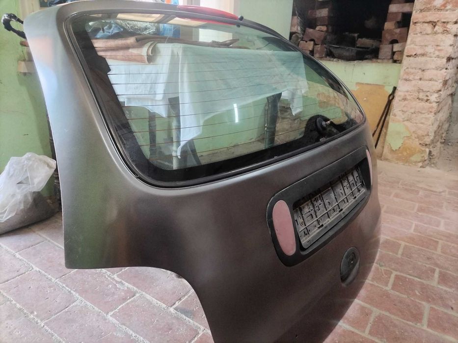 Продава се капак от Рено меган