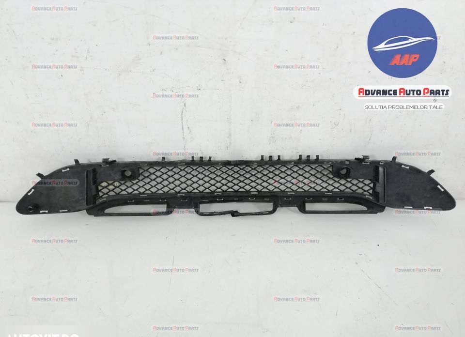 Централна долна решетка код A1568804200 - оригинална Mercedes-Benz ГЛА