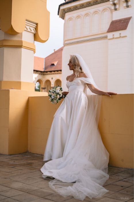 Vand rochie de mireasa