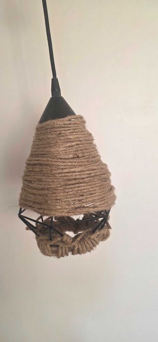 Corp de iluminat pentru hol.