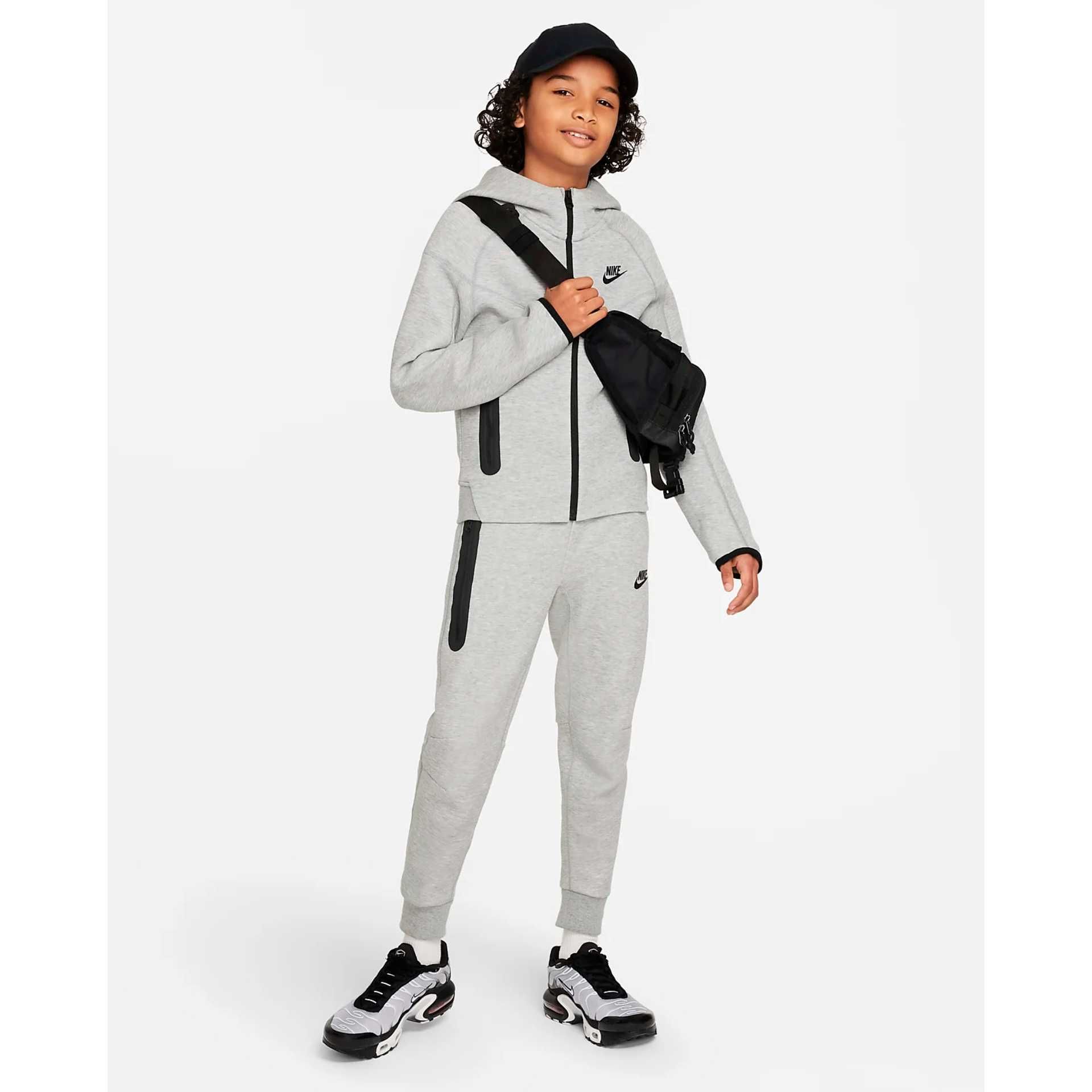 NEW Nike Tech Fleece Kids 2023