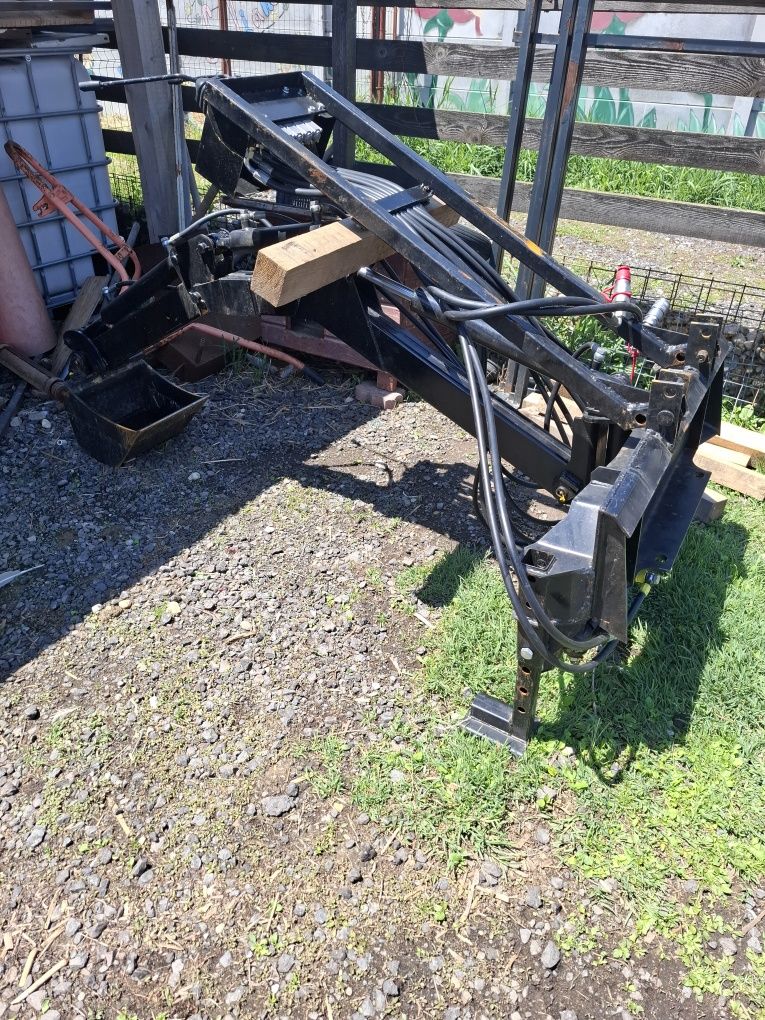 Incarcator frontal (mini buldoexcavator)