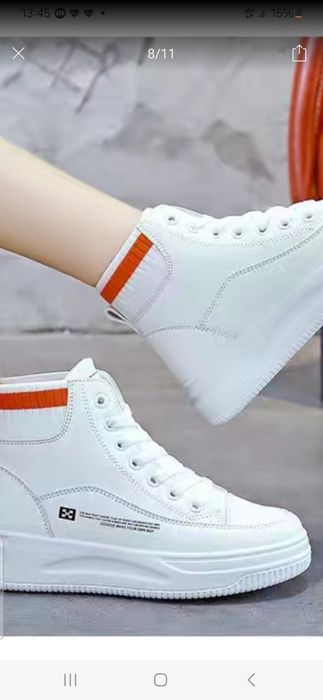 Продам новые кроссовки белые женские