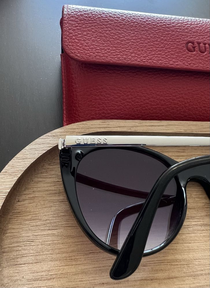 разпродажба очила Guess