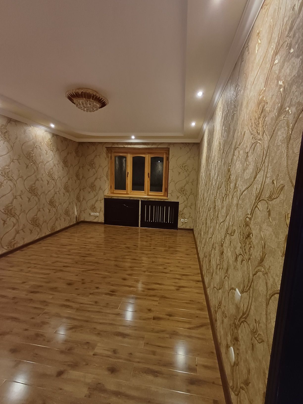 Продаётся 3-х комнатная квартира под офис  на Мирзо улугбекском районе