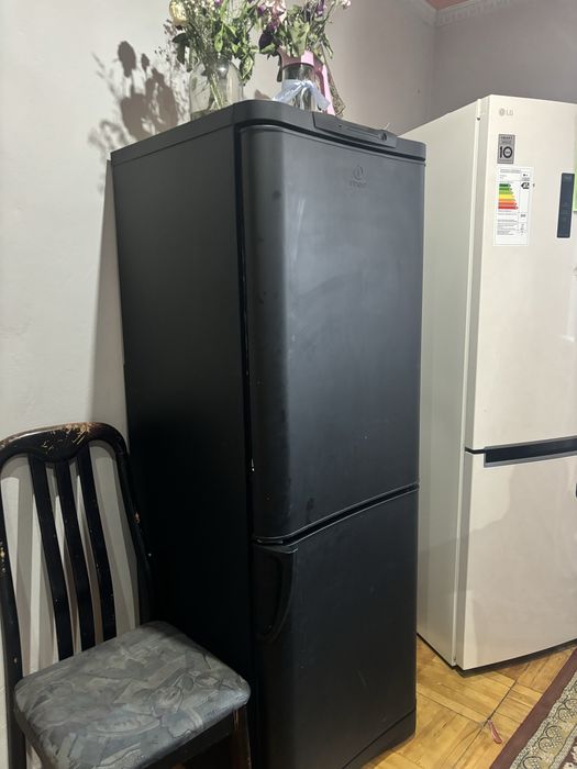 Продаю холодильник Indesit