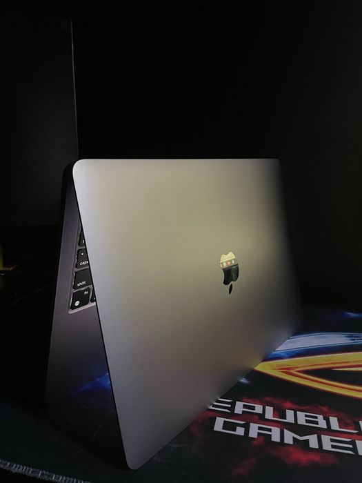 Macbook air m1 88 yomkisti 10 soatdan kop islidi full komplekt