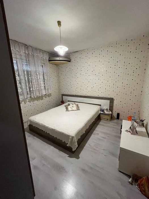 Дава се под наем двустаен апартамент в ж.к. “Изток” – дългосрочно