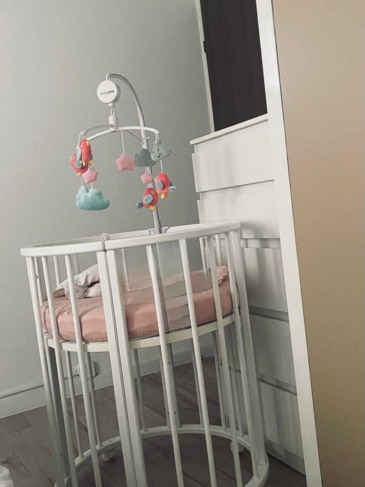Patut oval 7 în 1 din lemn culoare albă in stare foarte buna