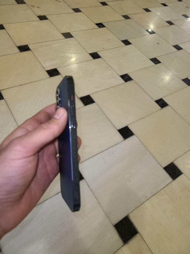 Iphone 12pro edial srochni sotiladi