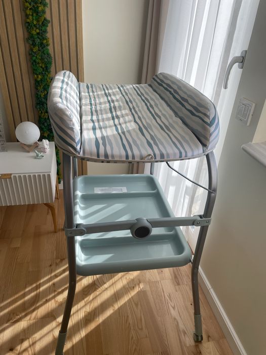 Masa de infasat cu raft de depozitare Chicco