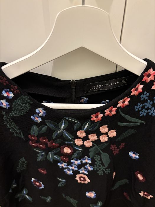 Rochie imprimeu lucrat manual, Zara