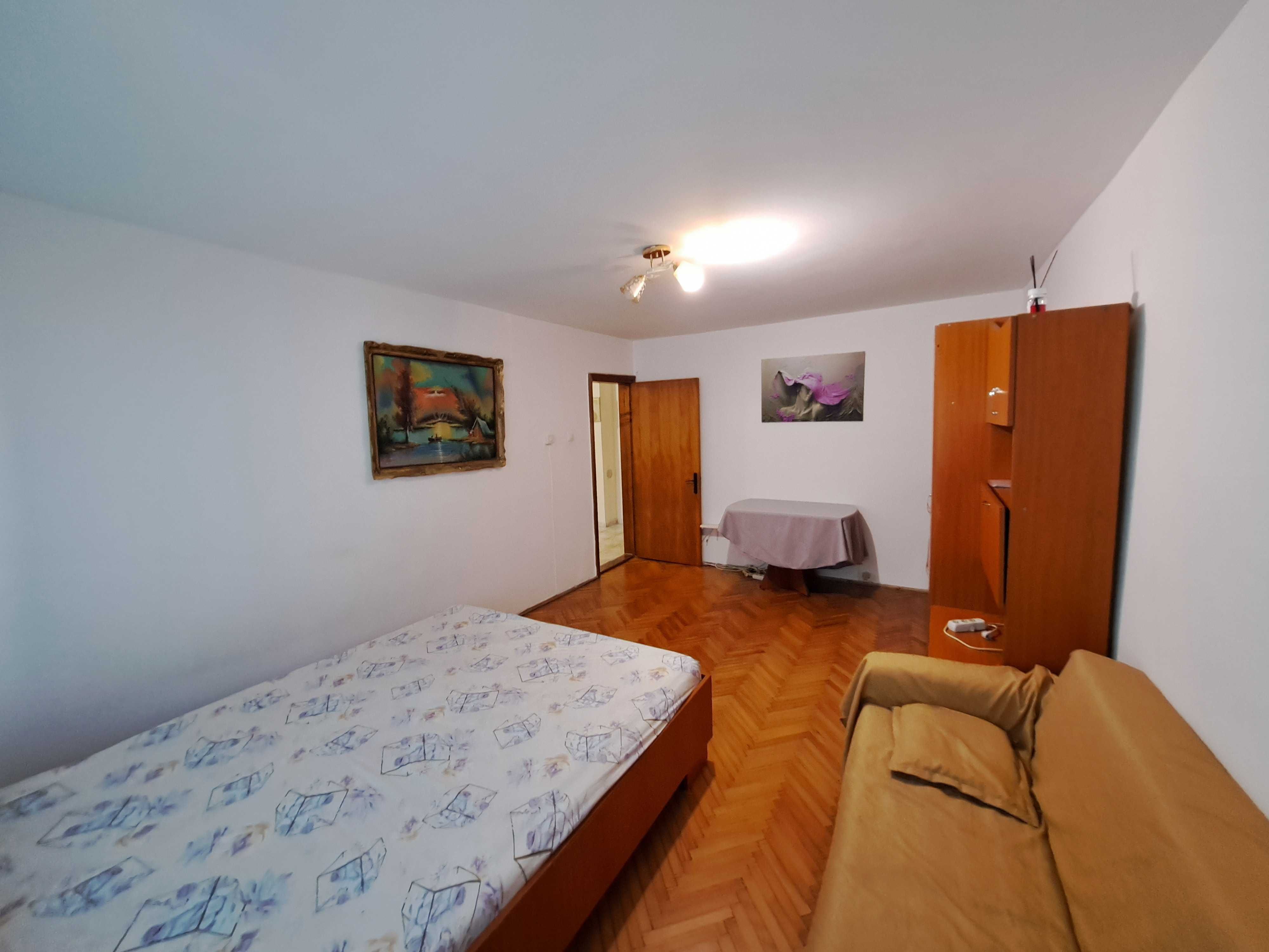 închiriez ap. cu 2 cam. decomand.   Aleea Detunata, Cetate cu 270 euro