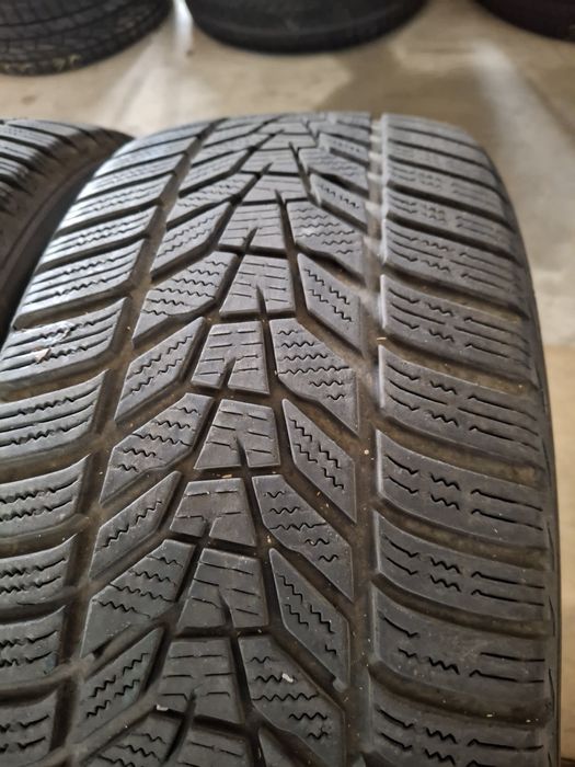 2 Anvelope de iarnă 235 55 r18  Hankook
