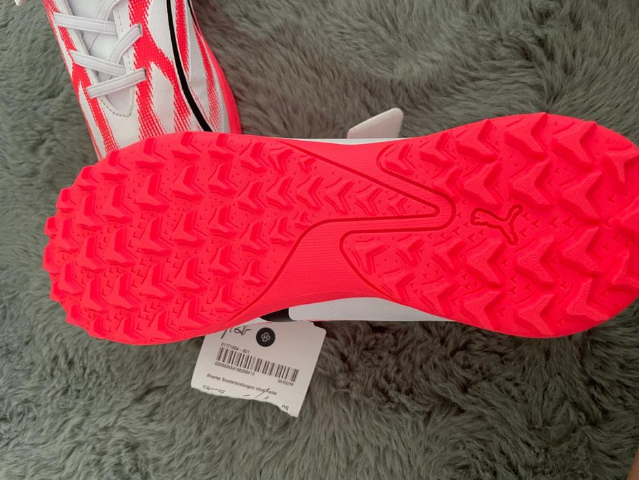 Ghete/ adidasi  de fotbal  Puma NOI 38