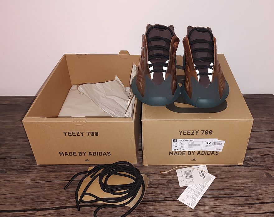 Adidas YEEZY 700 Copper Fade