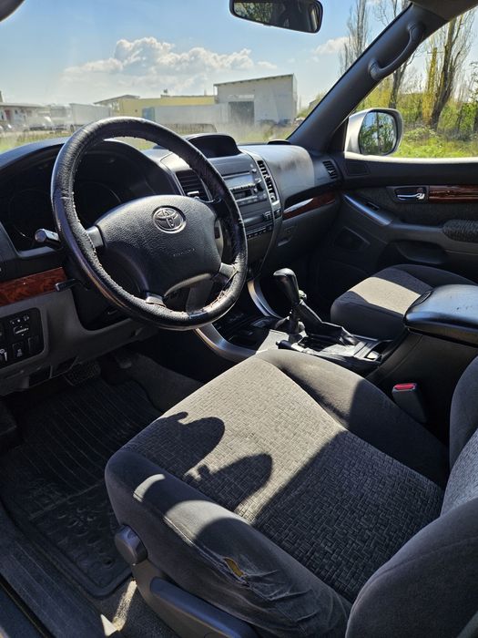 Toyota Land Cruiser, an 2006, 265.000 km, 7 locuri, 2 set-uri cauciuc